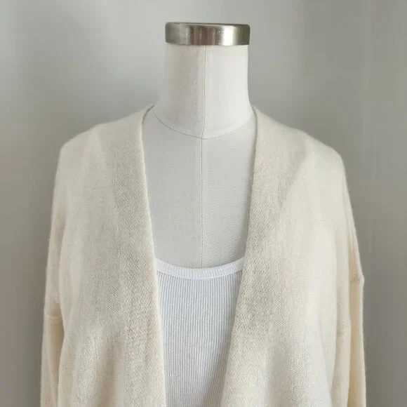 Saks Fifth Avenue 100% Cashmere Cream Cardigan Size: Medium - Picture 10 of 15